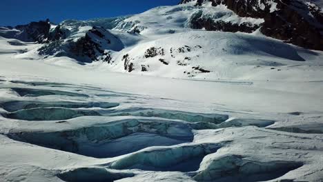 glaciar azul en los alpes suizos, alta montaña