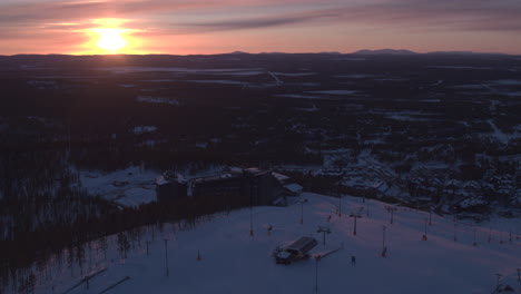 Levi-Skigebiet-Bei-Sonnenuntergang