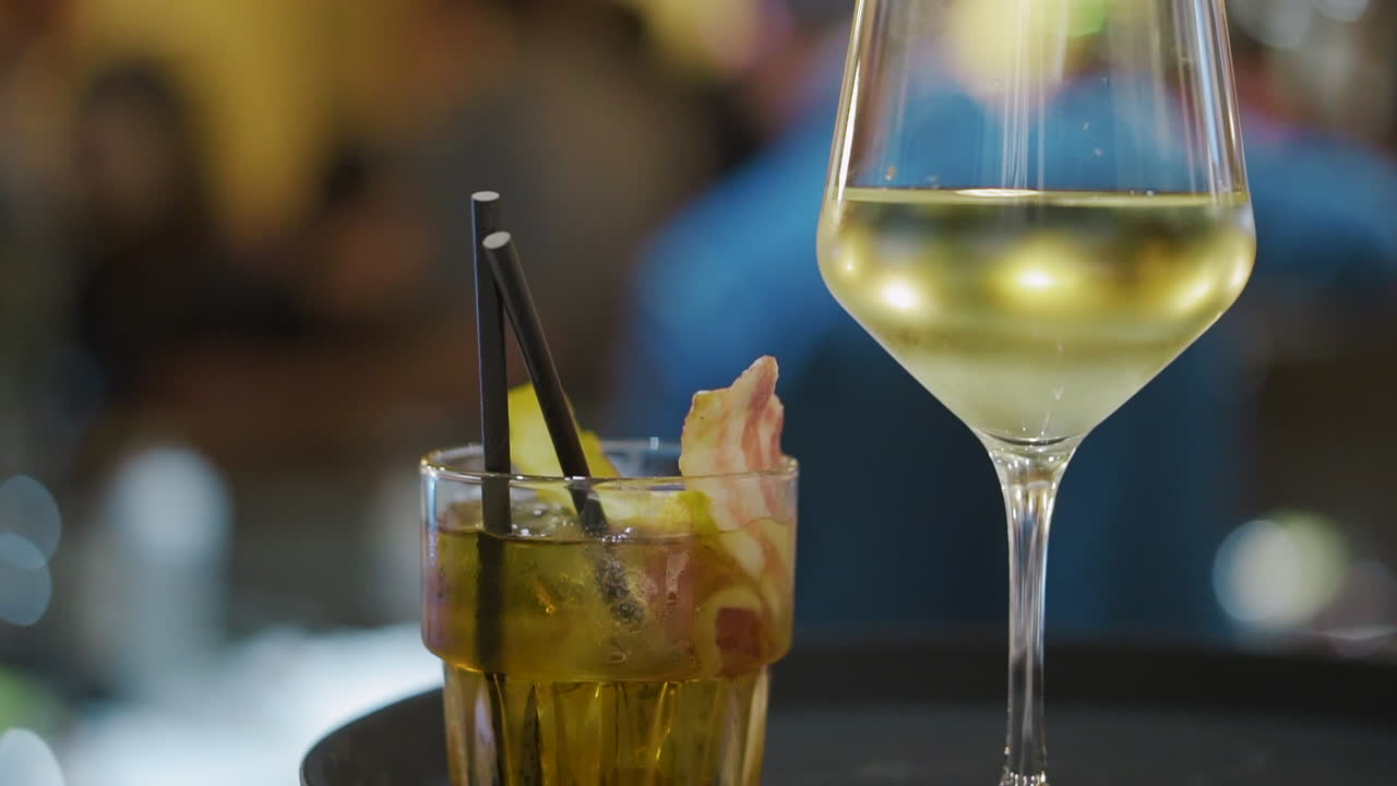 Foto di un cocktail al bacon e vino, Milano - Italia