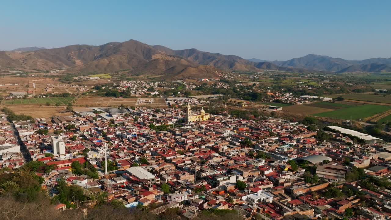 ciudad de tamazula de gordiano en un día soleado en jalisco, méxico