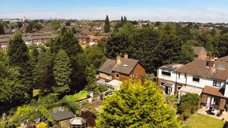 Ver-Por-Encima-De-Las-Puertas-Cruzadas,-Leeds,-Yorkshire-En-Un-Caluroso-Día-De-Verano