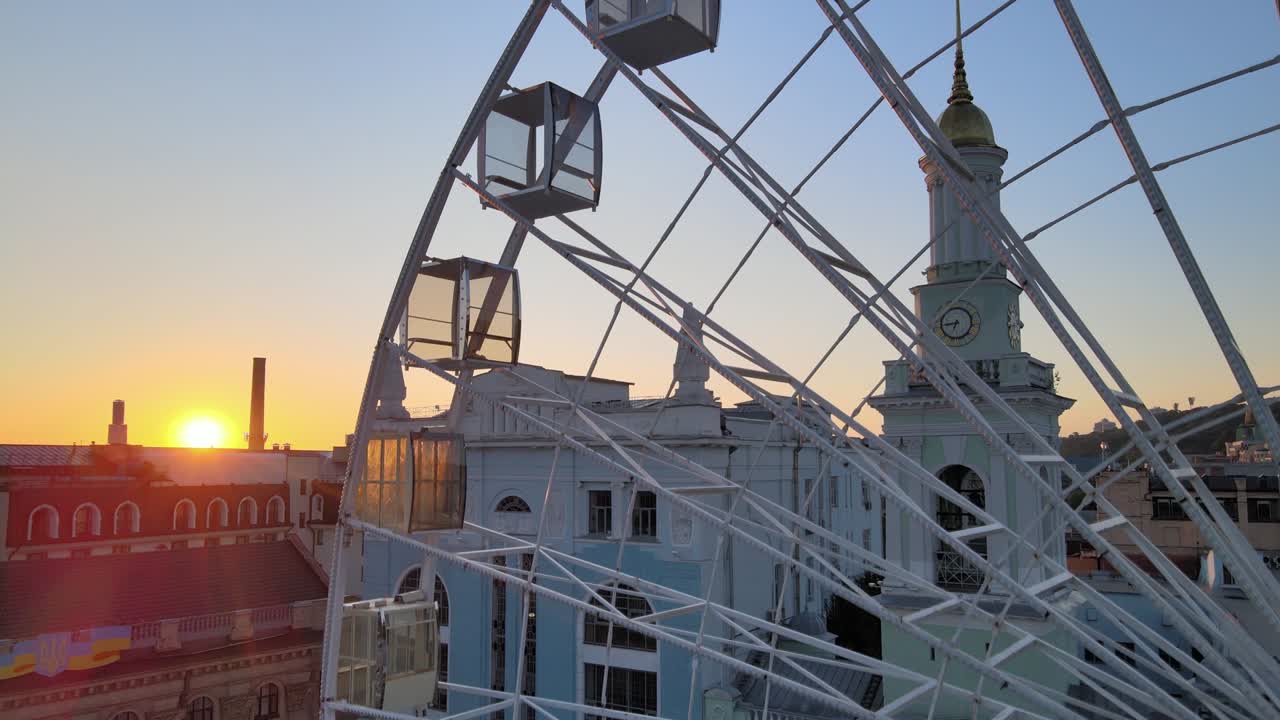 우크라이나 키예프 에서 해가 뜨는 아침 에 페리스  의 공중 사진