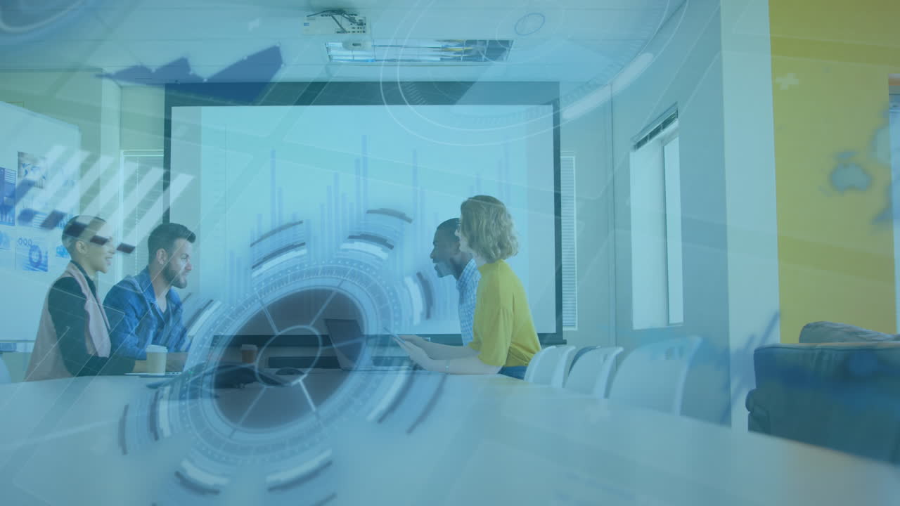 animación del procesamiento de datos sobre diversas personas de negocios en la oficina