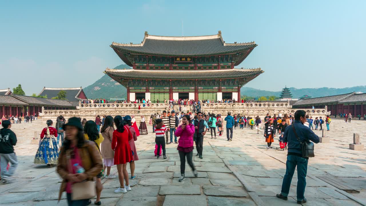 Timelapse of Gyeongbokgung Palace with blue sky and clouds at Seoul city, South Korea.