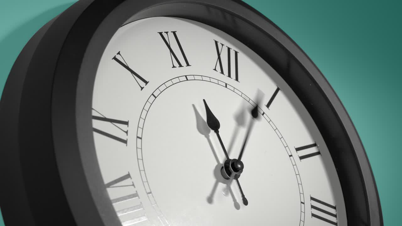 reloj latino en azul cian aguamarina celadón verde mar en el lapso de tiempo