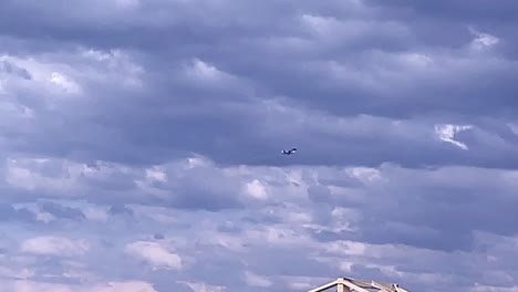 airshow- jet flyby then goes straight up