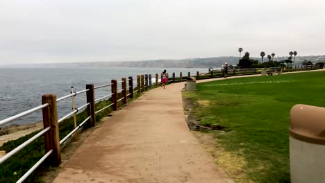 Exploring-the-coastline-in-La-Jolla,-California-on-an-overcast-day