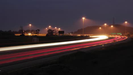 Lapso-De-Tiempo-Nocturno-Del-Tráfico-De-La-Autopista