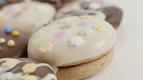 close-up of teacakes stuffed with marmalade on pile 4k