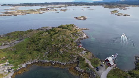 carretera atlántica con el archipiélago de hustadvika y averøy, noruega