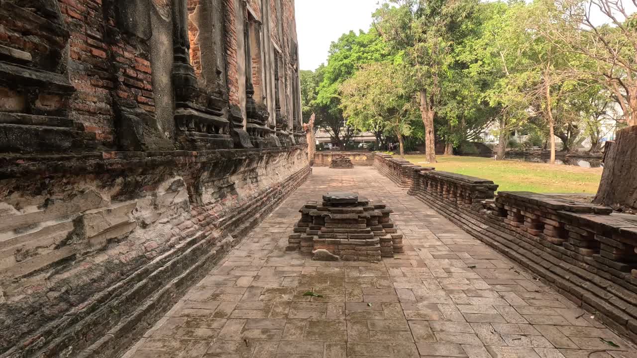 un paseo por el sereno y histórico recinto del templo