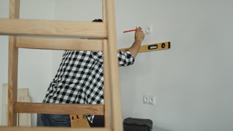 tracking video of using spirit level on the white wall