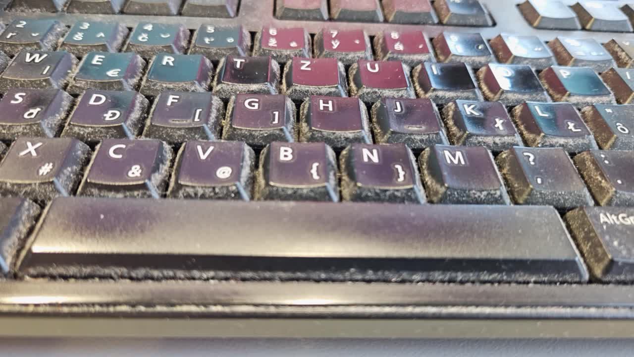 primo piano di una tastiera sporca