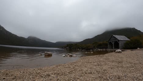 Timelapse-of-low-clouds-moving-fast-over-Dove-Lake-near-Cradle-Mountain-in-Tasmania,-Australia