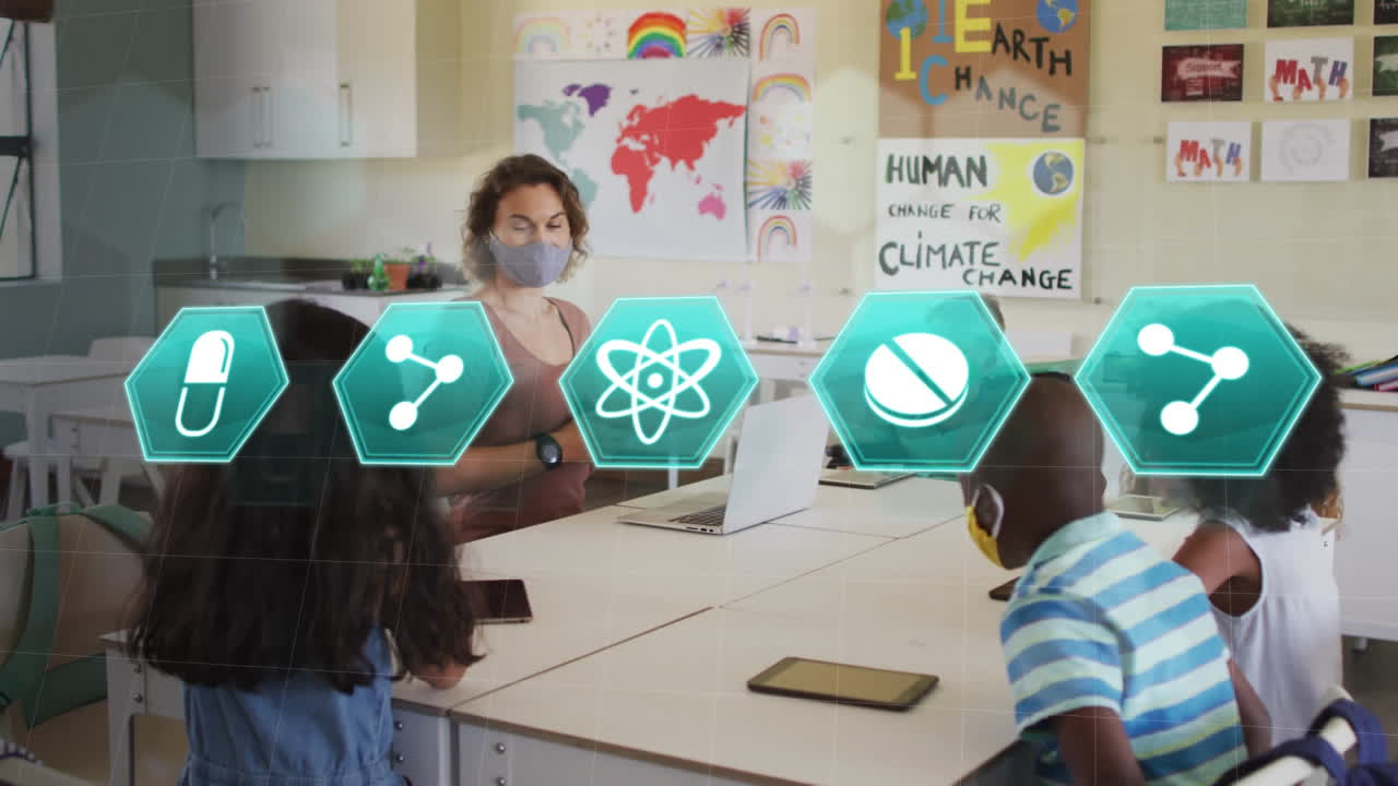 iconos médicos digitales contra la maestra que usa máscara facial enseñando en clase