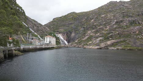 Vista-Aérea-De-La-Cascada-De-Ezaro-En-Galicia,-España