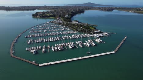 Boats-Dock-At-Bayswater-Marina-On-The-North-Shore-Of-Auckland,-New-Zealand