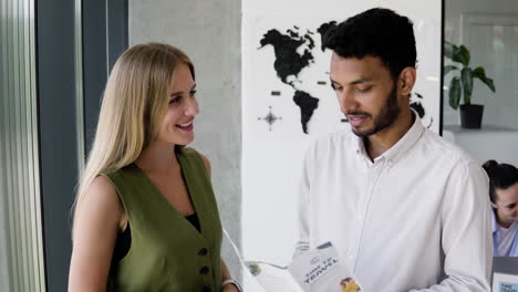 Woman-working-in-a-travel-agency