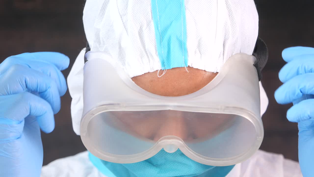 personal médico que se prepara para el procedimiento