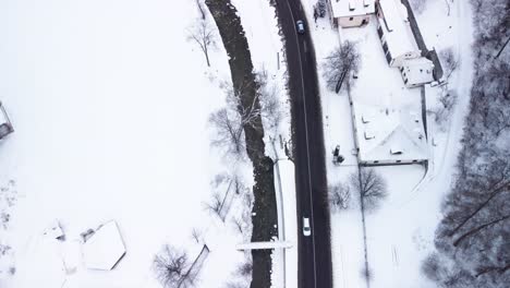 Schloss-Kleie-In-Schnee-Gekleidet,-Die-Legendäre-Landschaft-Von-Dracula