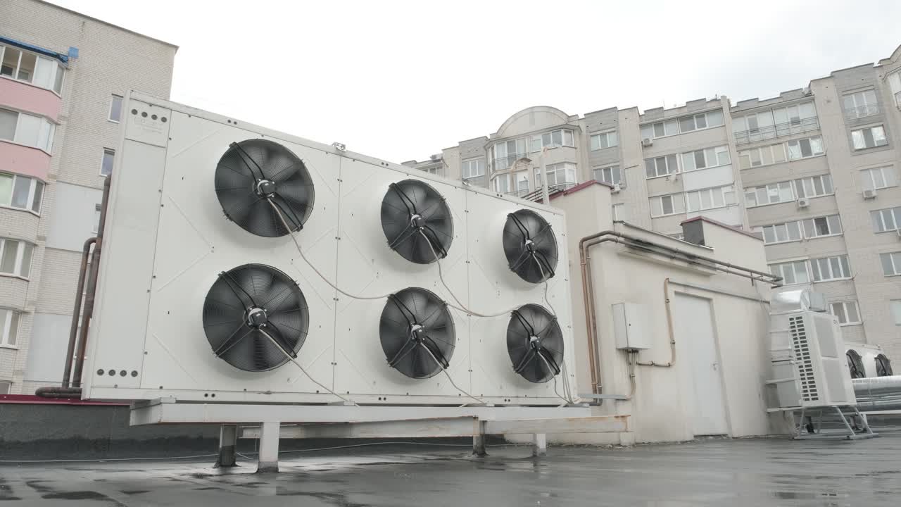 unidades de calefacción, ventilación y aire acondicionado en el techo
