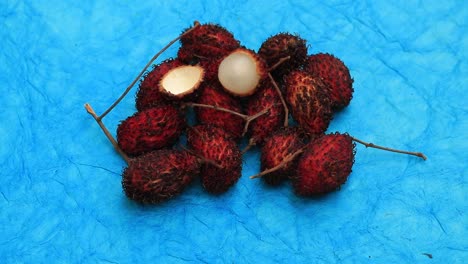 Top-view-of-lychee-isolated-on-white-background