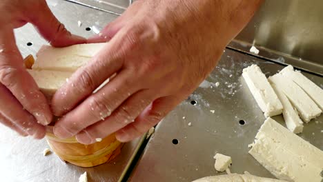 producción de queso en la industria láctea