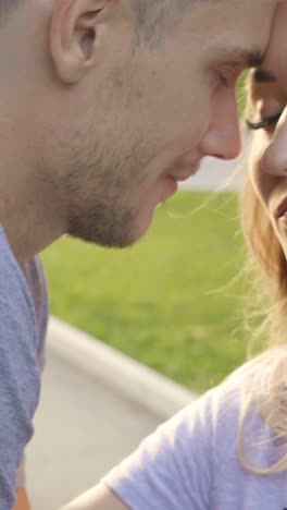 una pareja enamorada.