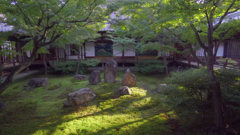 the sunset at japanese temples is of unparalleled beauty, this is the kennin ji temple in kyoto, japan