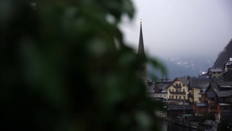 Clip-Filmado-En-Europa-En-Austria-Desde-Un-Pueblo-Llamado-Hallstatt-Que-Está-Junto-A-Un-Lago