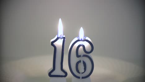 número 16 timelapse - queima de duas velas de aniversário