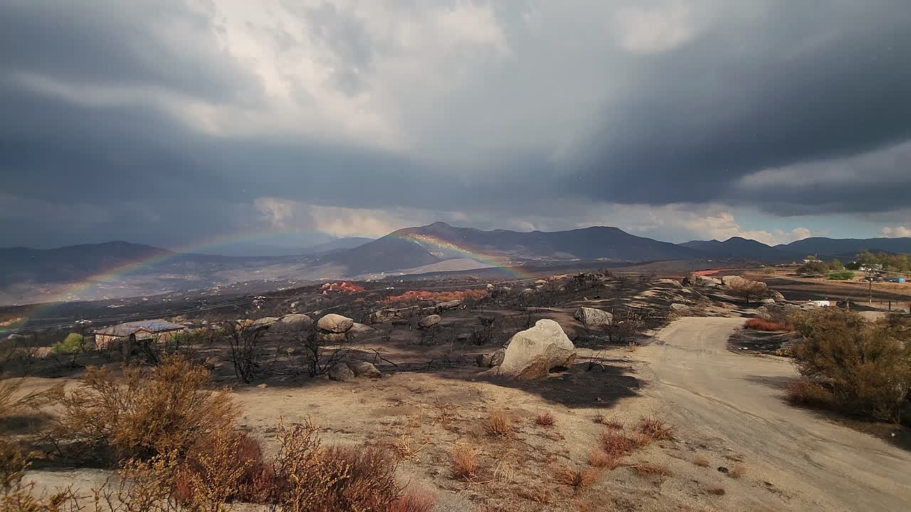 Le conseguenze degli incendi di Fairview in California del 2022