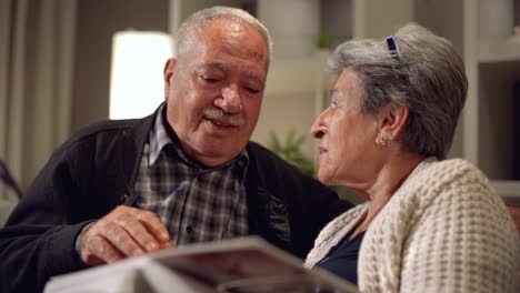 Momentos-Emocionales-De-Pareja-De-Ancianos.