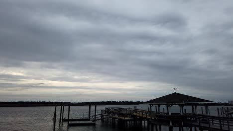 Nachtzeitraffer-Von-Ufer-Und-Pavillon-In-Wrightsville-Beach,-North-Carolina