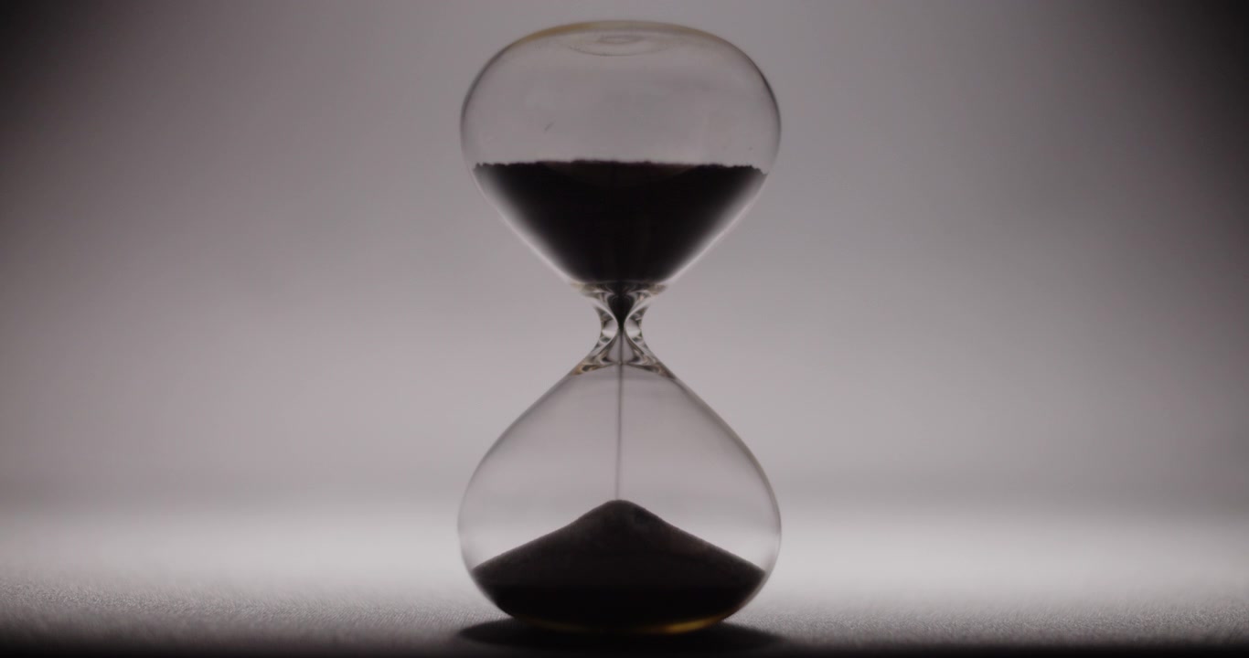 Timelapse of an hourglass cycle