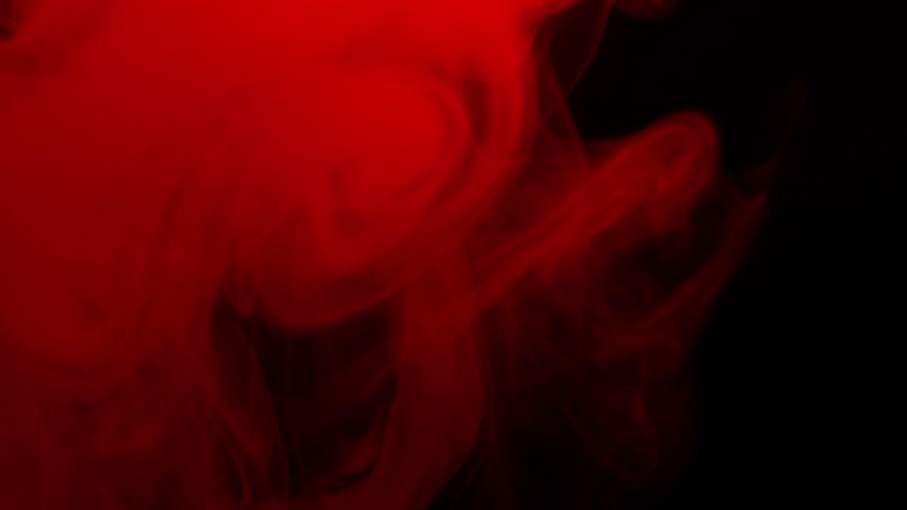 Vero fumo rosso su sfondo nero
