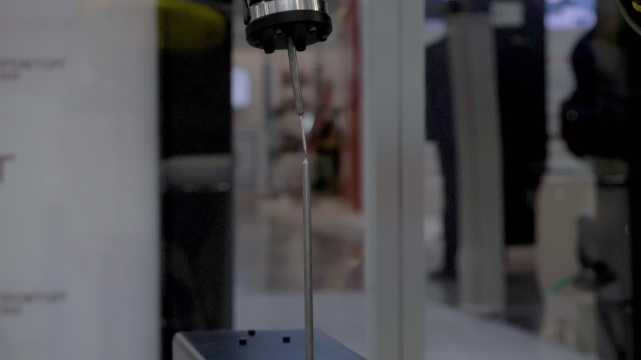 로 팔 들링 금속 부품