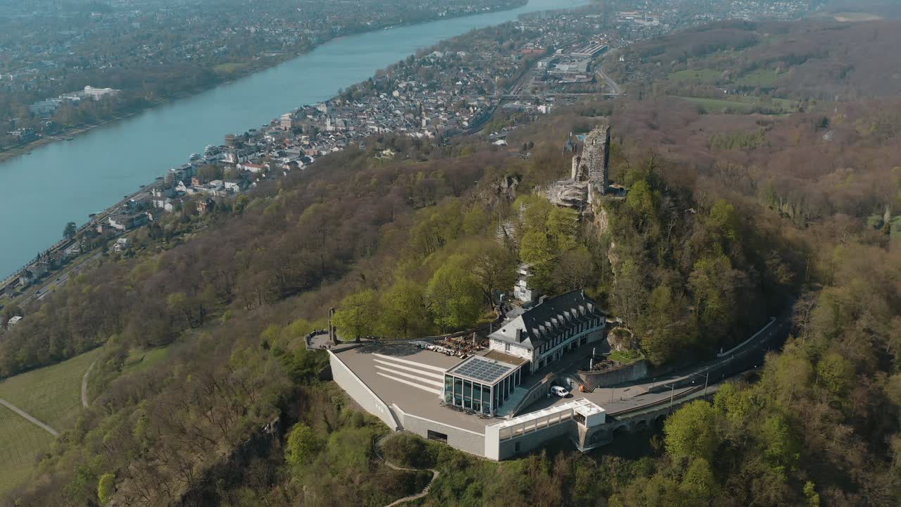 무인 항공기 - bonn - königswinter 30p 근처의 강 라인 siebengebirge와 폐허 drachenfels의 공중 샷