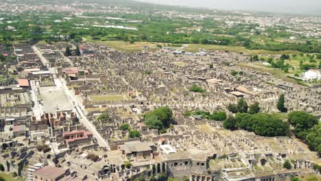 Aerial-shot-of-Pompeii-ruins,-Italy