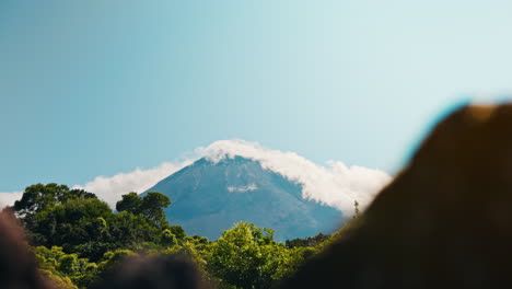 cámara lenta de primer plano del monte pico en las islas azores, portugal