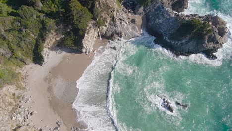 Beautiful-Big-Sur-Coastline-in-California,-McWay-Falls-Waterfall-and-Point-Lobos-in-April