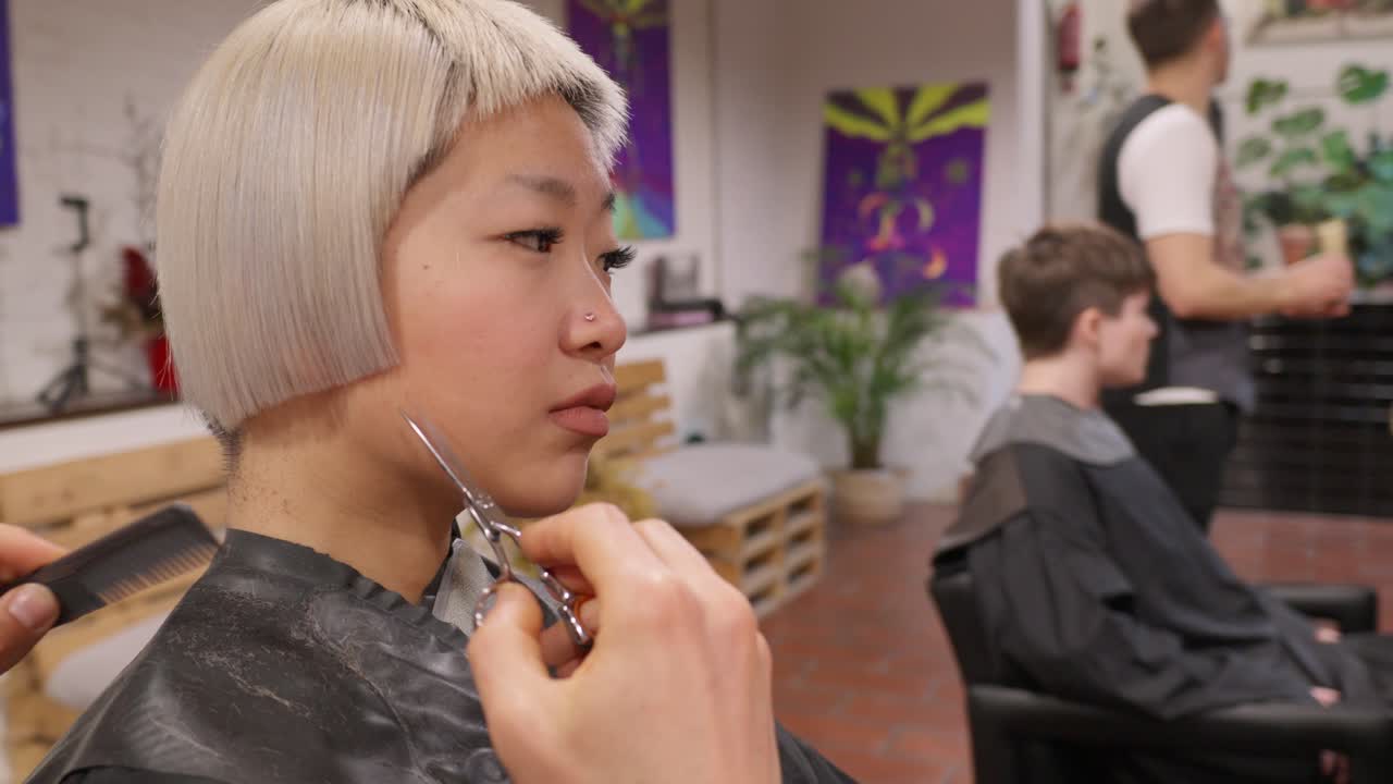 미용실에서 헤어스타일