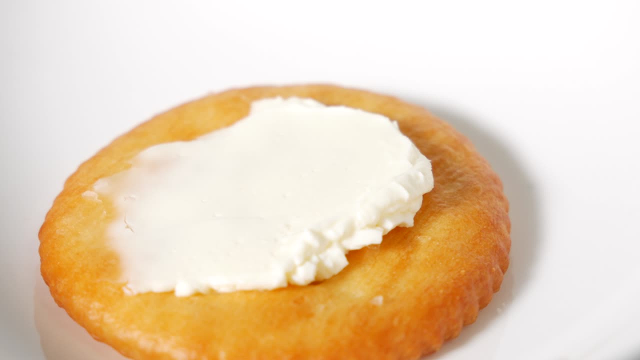 galletas redondas con queso crema