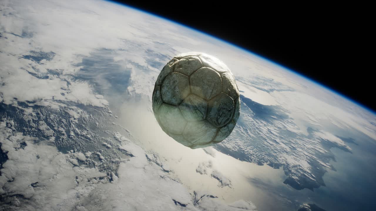 vieja pelota de fútbol en el espacio en órbita terrestre