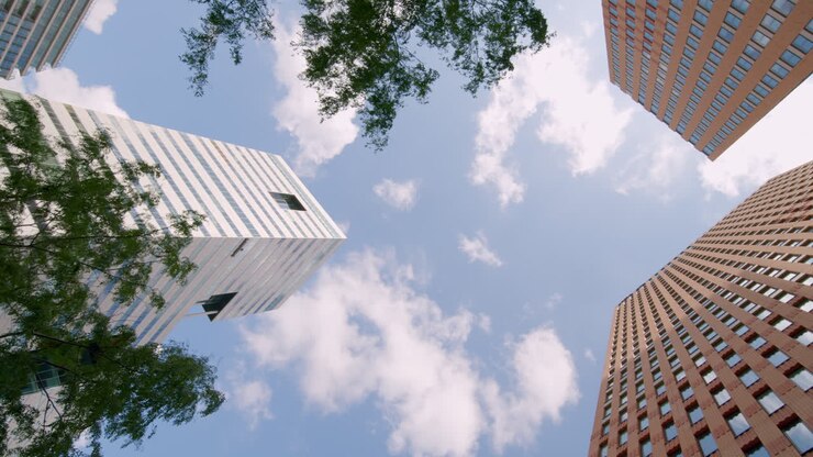 Vista Vertical de Edifícios Imponentes na Área de Negócios Zuidas em Amsterdã, Países Baixos