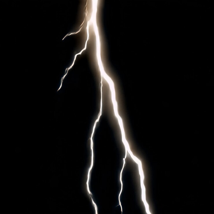 Sovrapposizione animata di fulmini e tuoni potenti, video 4K trasparente, canale alfa, ProRes 4444