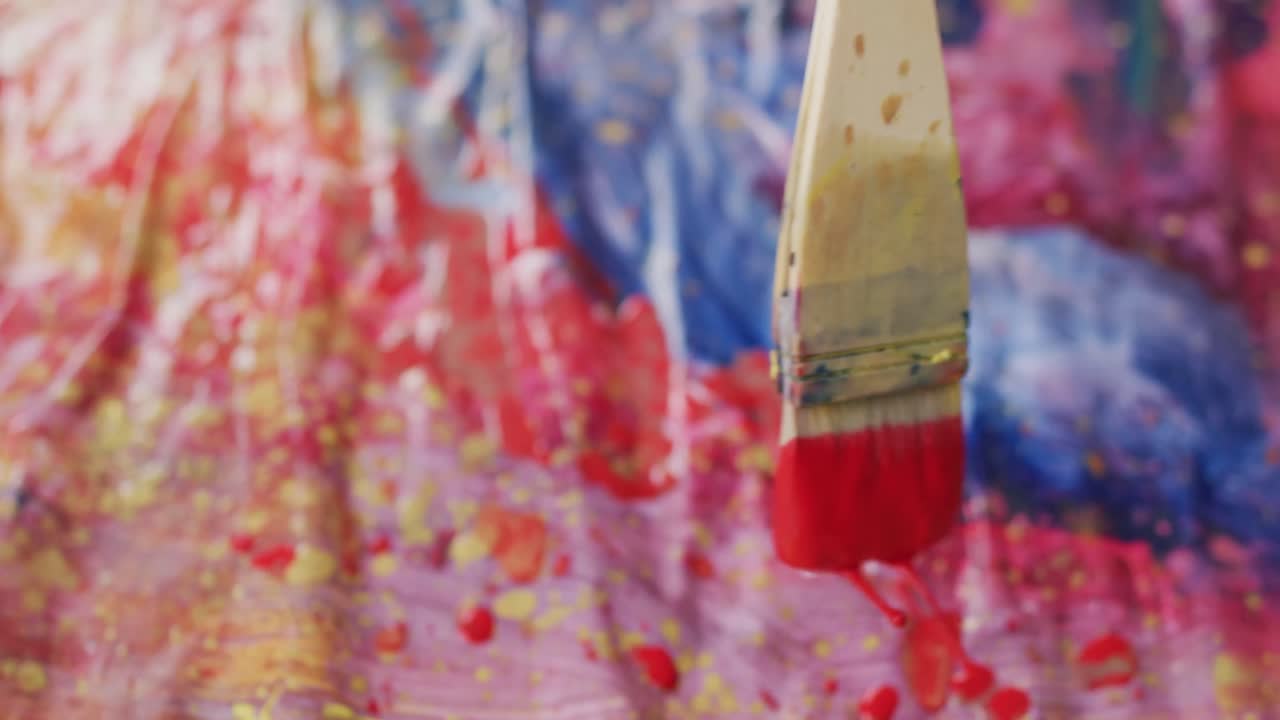 브러시와 예술가 그림의 클로즈업 비디오