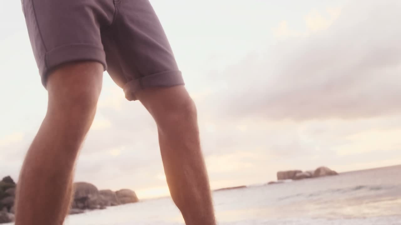 배구 를 하는 젊은 남자