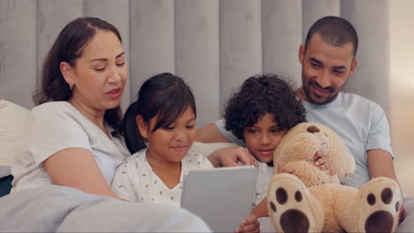 Parents,-kids-and-tablet-in-bed-for-movie