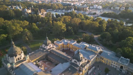 Amazing-Hyperlapse-Above-Szechenyi-Thermal-Baths-Budapest,-Hungary